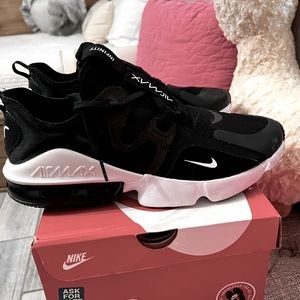 Men’s Nike Air Max Infity